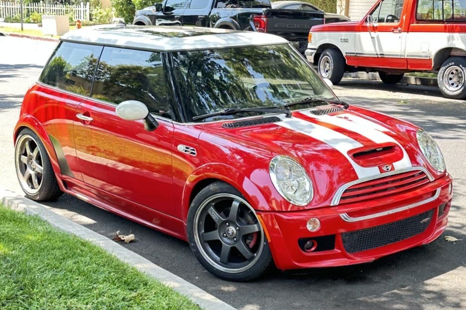 2003 Mini R53 Cooper S sold for $15,585
