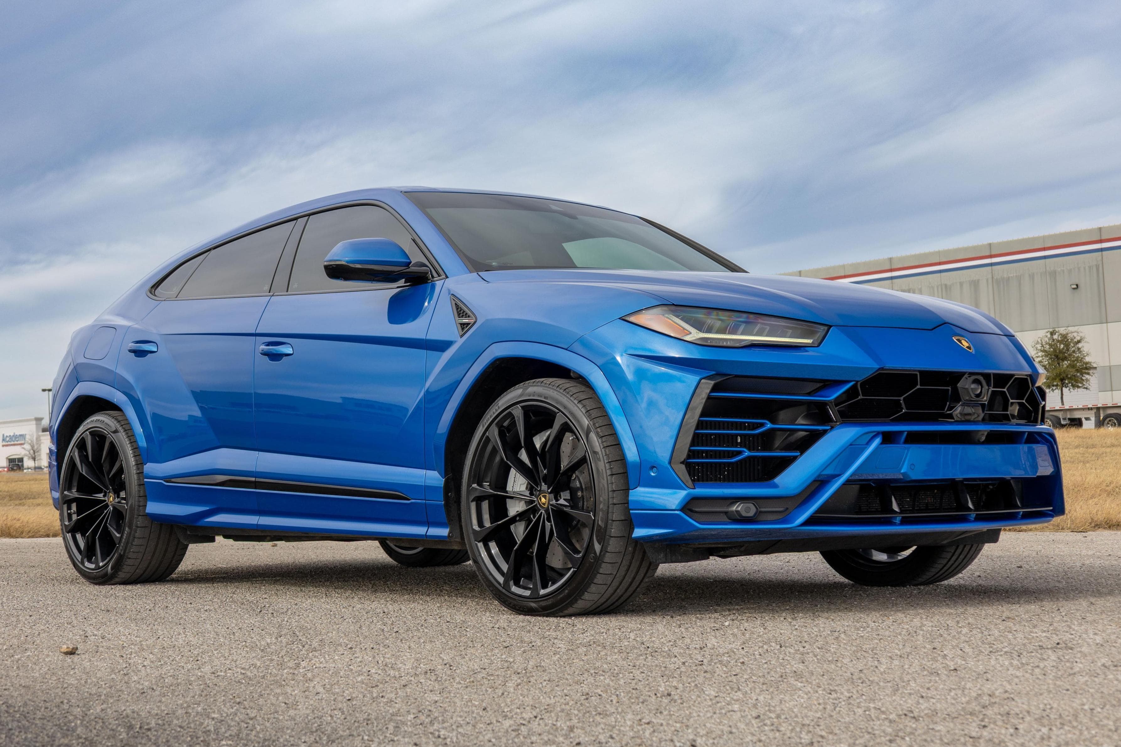 2020 Lamborghini Urus sold for $142,000
