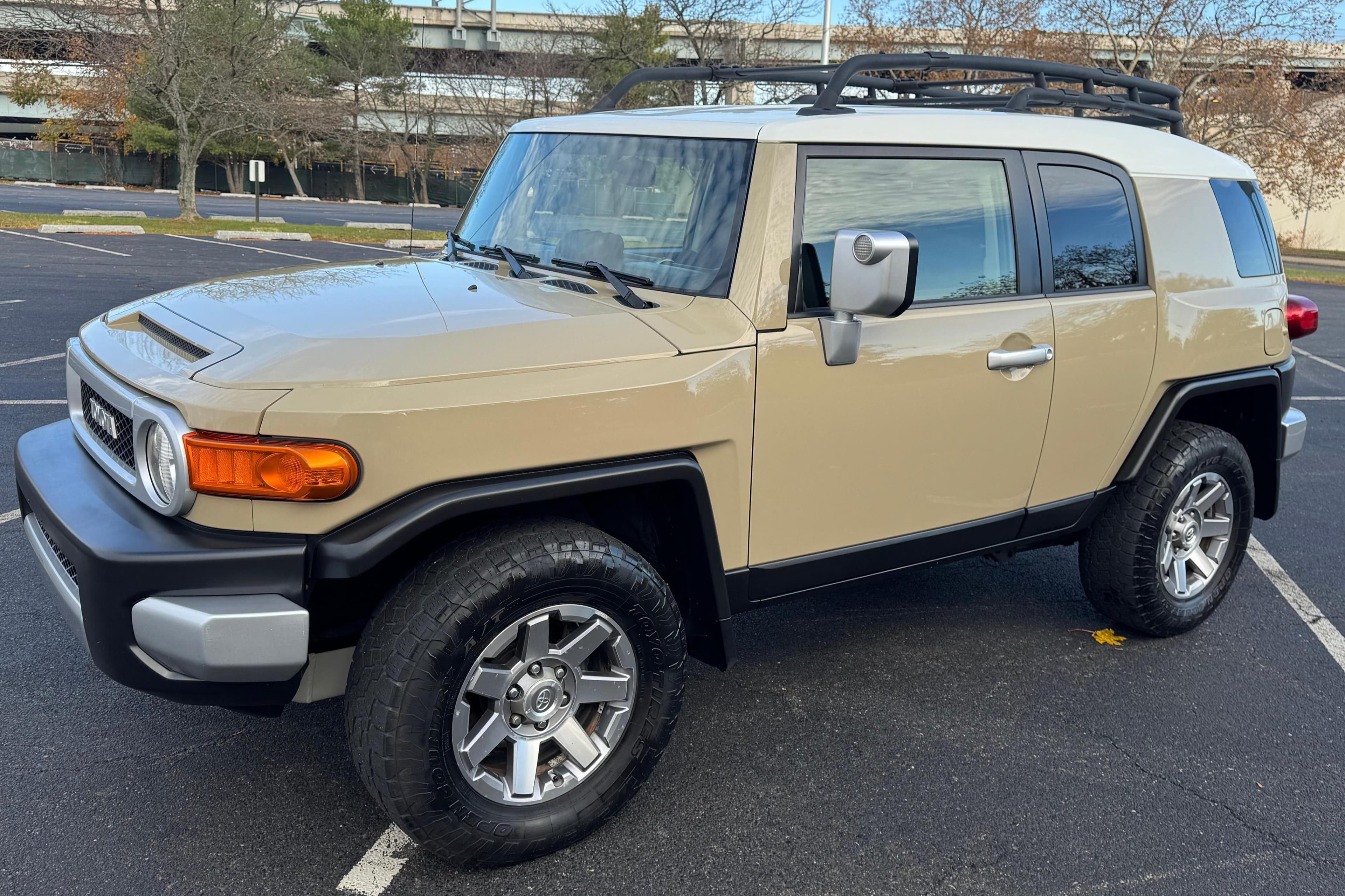 2014 Toyota FJ Cruiser sold for $19,250