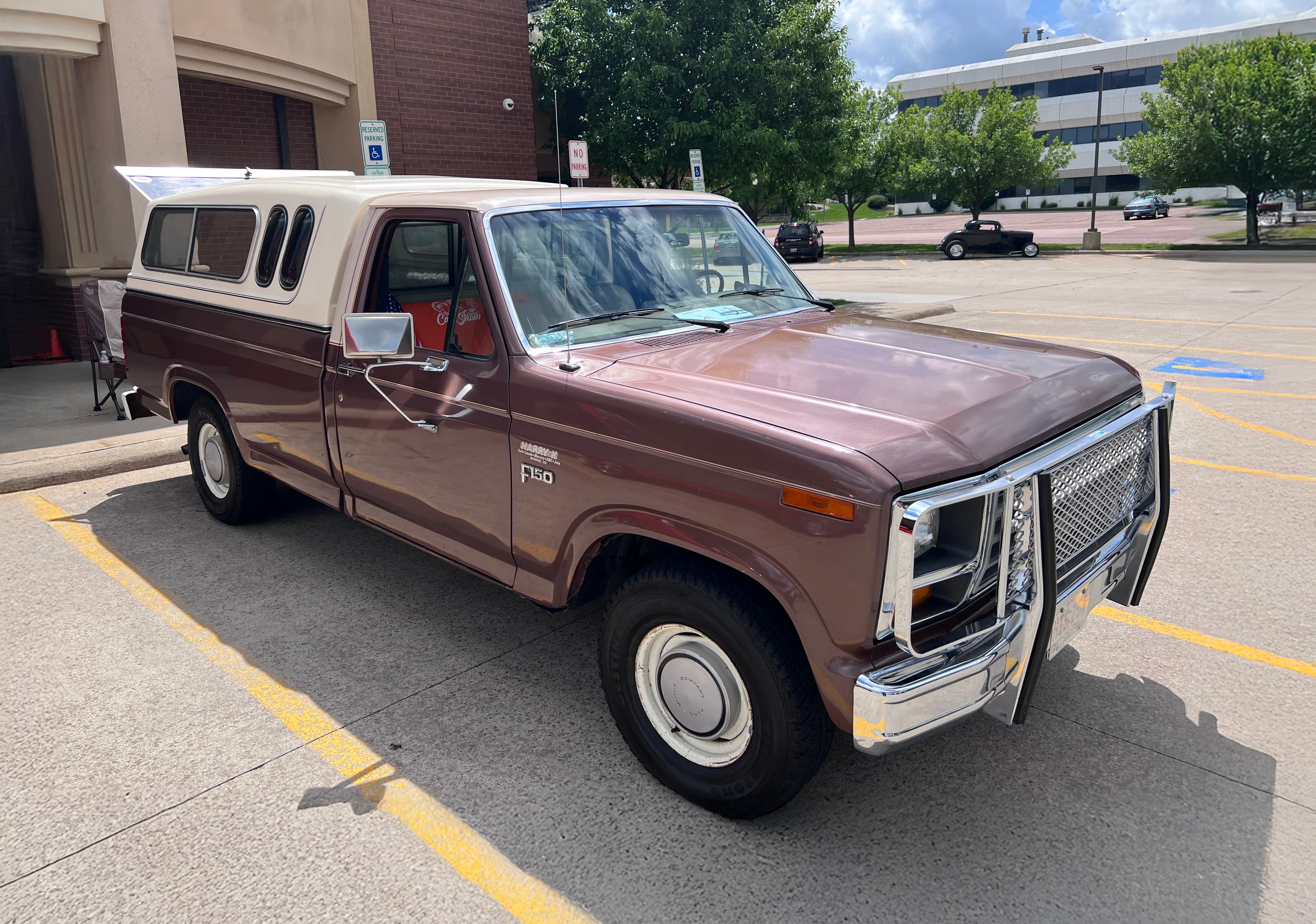 1982 Ford F-150 sold for $7,500