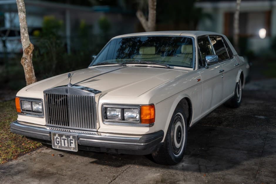 1987 Rolls-Royce SZ Silver Spirit & Silver Spur sold for $4,577