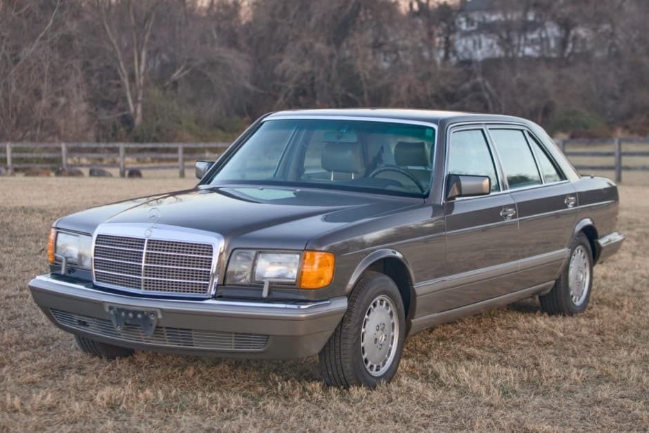 1986 Mercedes-Benz W126 S-Class sold for $15,750