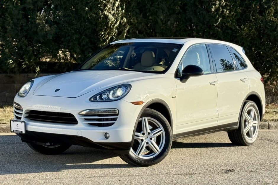 2013 Porsche 958 Cayenne (2011-2018) sold for $17,756