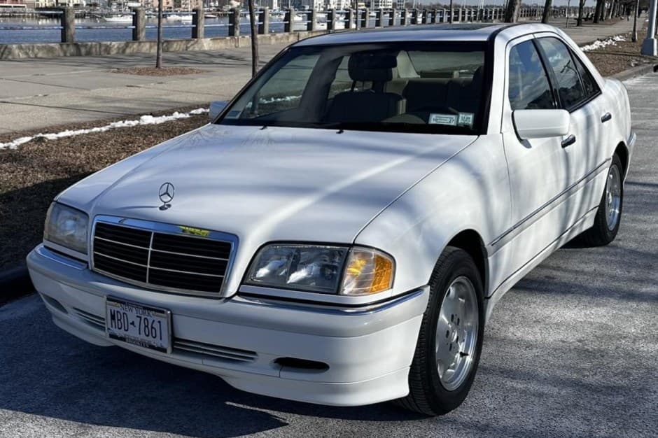2000 Mercedes-Benz W202 C-Class sold for $11,500
