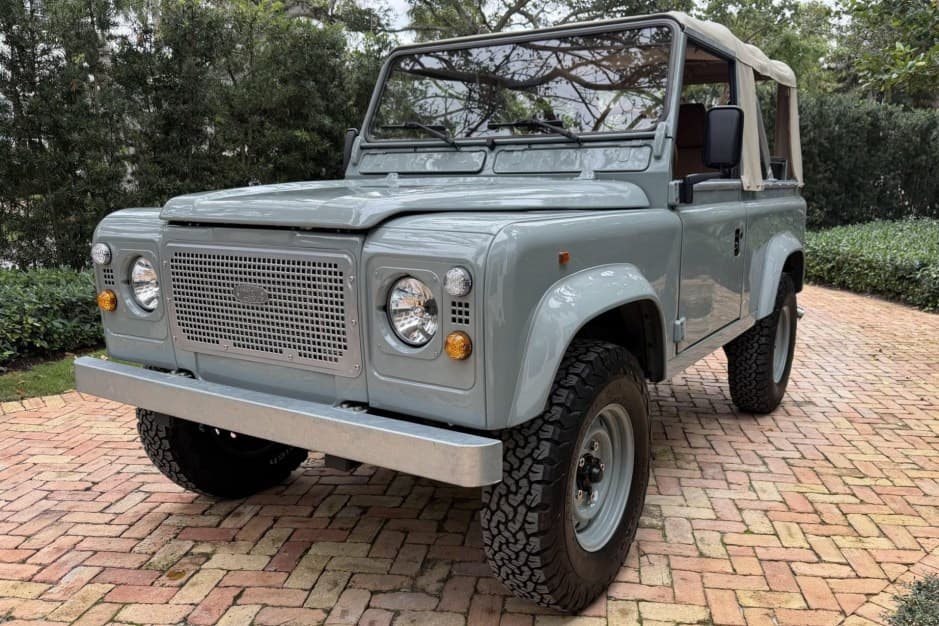1996 Land Rover 90 / Defender 90 (Euro Spec) sold for $92,000