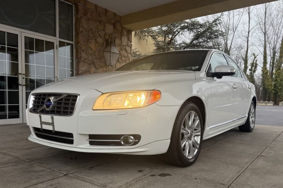 2010 Volvo S80 sold for $6,800
