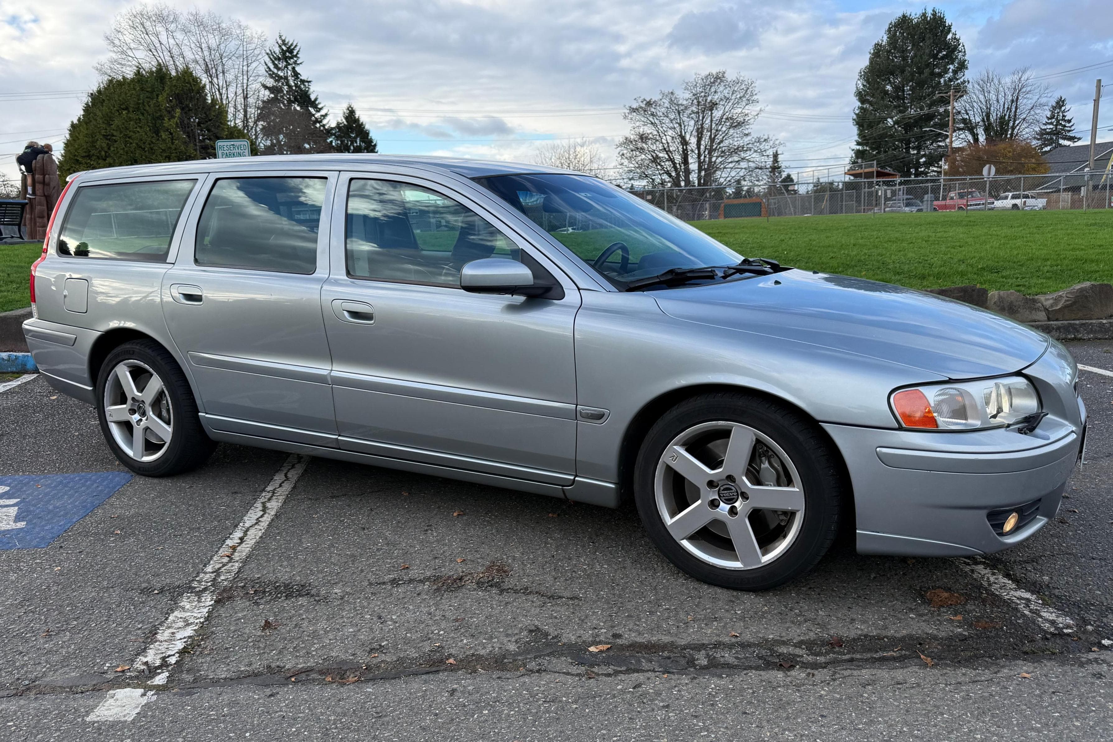 2006 Volvo V70 sold for $8,000