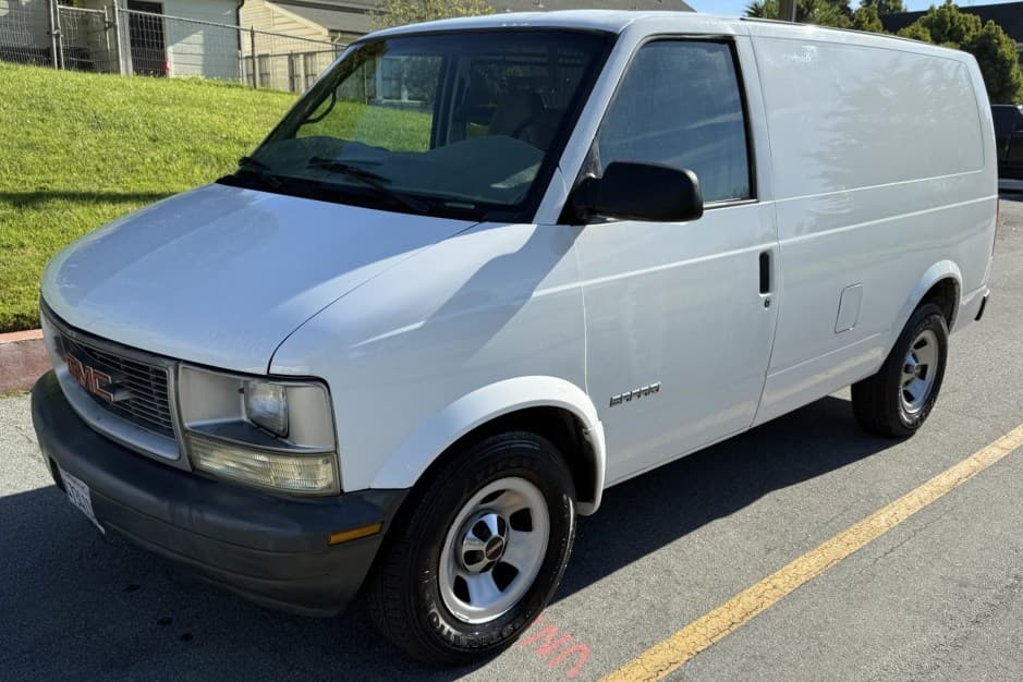 2001 GMC Van sold for $8,426