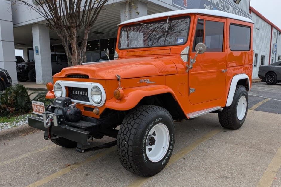 1964 Toyota Land Cruiser FJ40 sold for $17,500