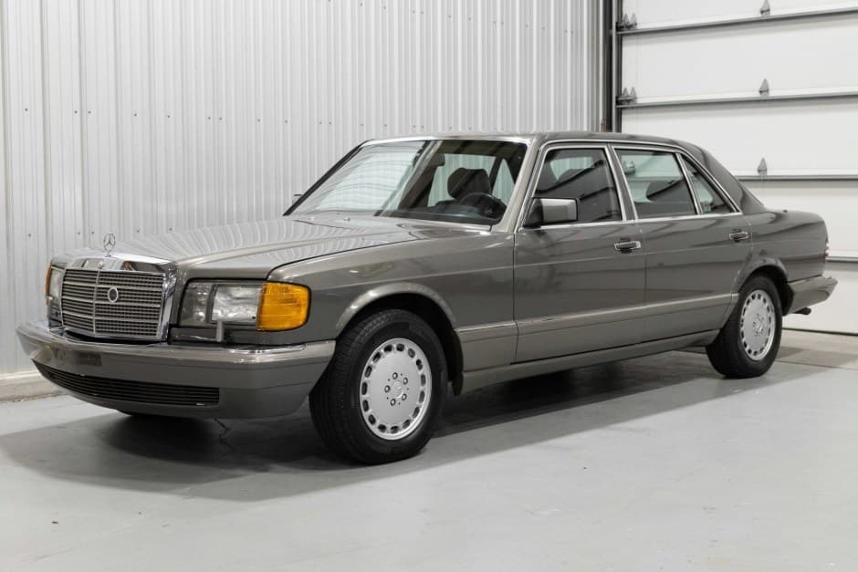 1988 Mercedes-Benz W126 S-Class sold for $24,750