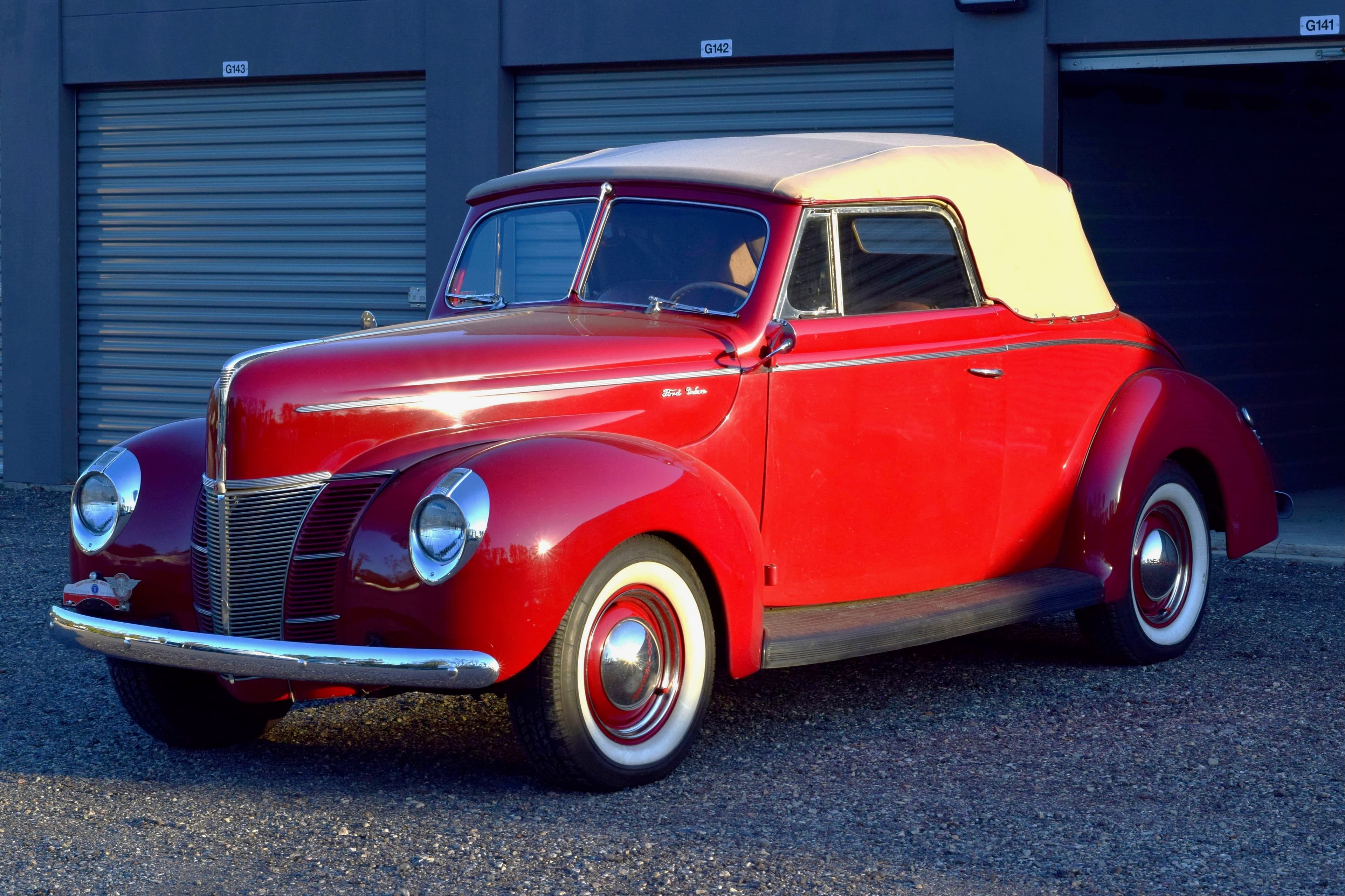 1940 Ford Deluxe sold for $22,750