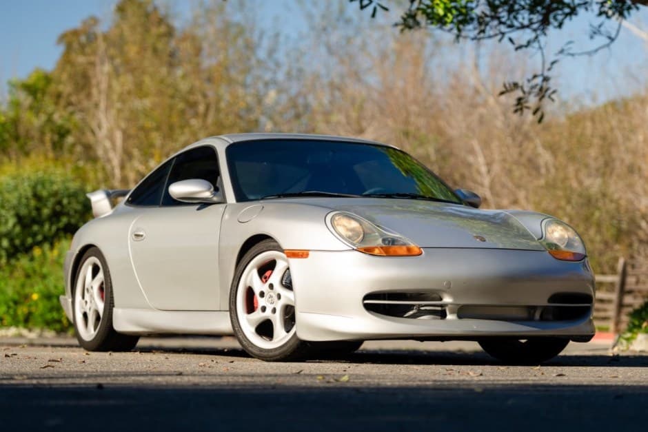 1999 Porsche 996 911 Carrera sold for $28,500