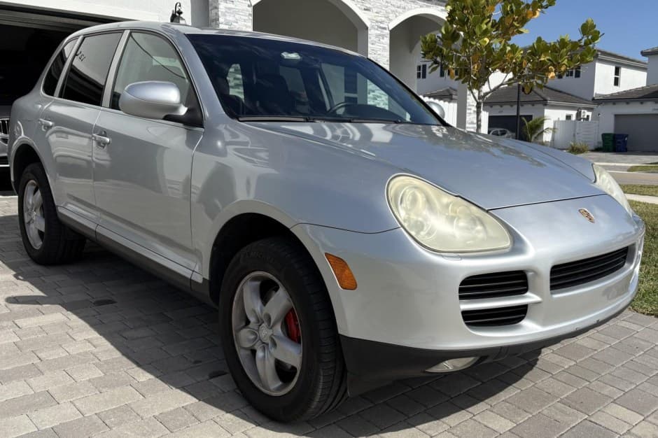 2004 Porsche 955/957 Cayenne (2003-2010) sold for $5,700