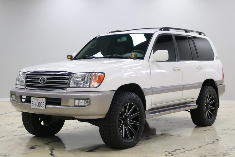 2004 Toyota Land Cruiser 100-Series sold for $26,715