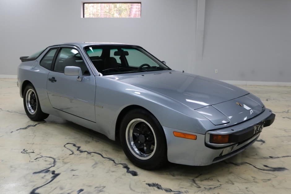 1984 Porsche 944 sold for $11,100