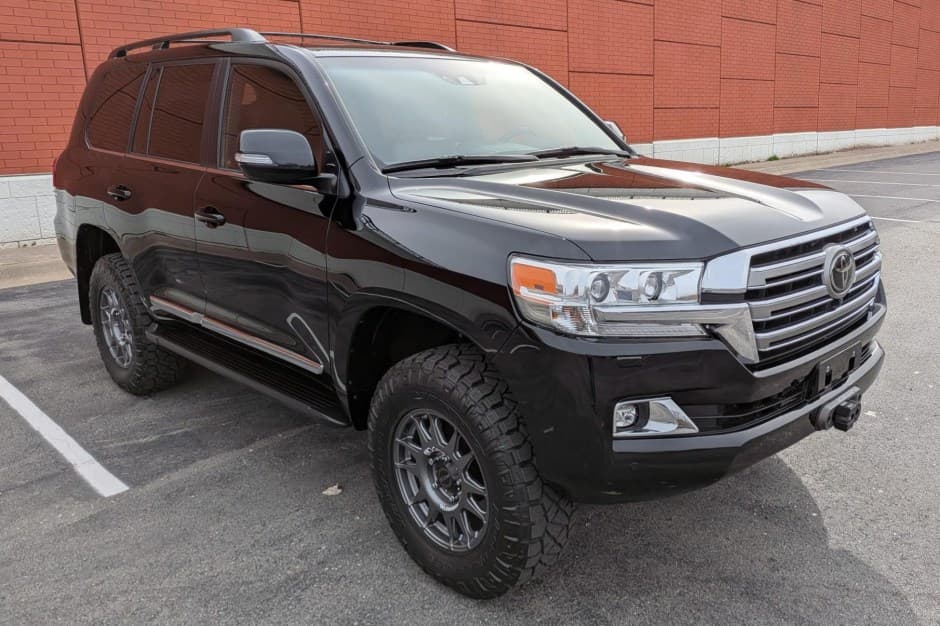 2021 Toyota Land Cruiser 200-Series sold for $132,500