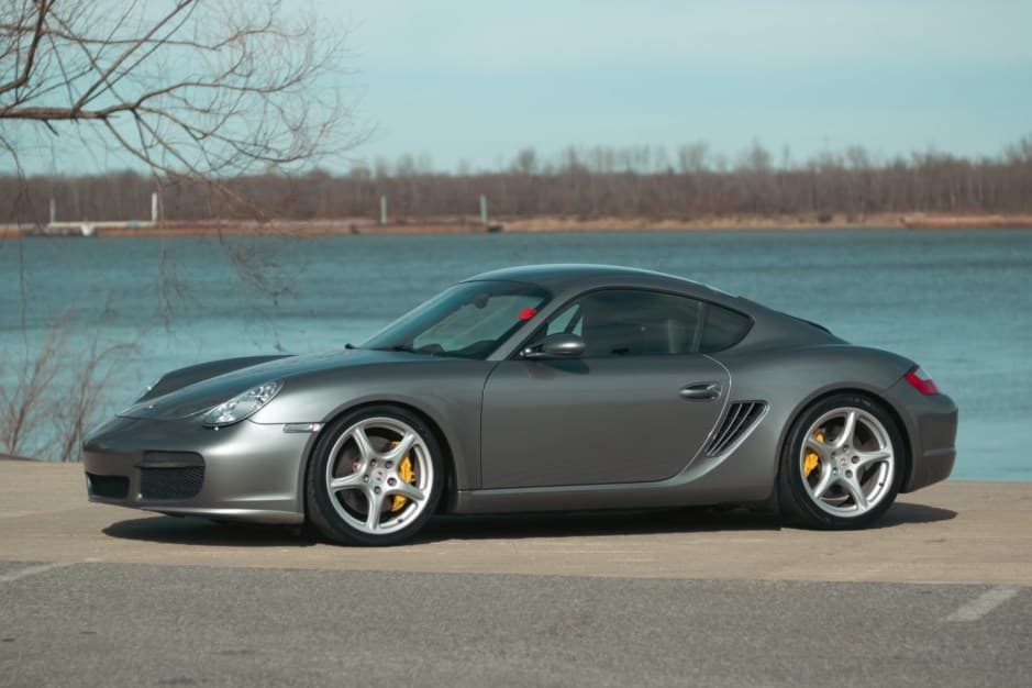 2006 Porsche 987 Cayman sold for $33,000