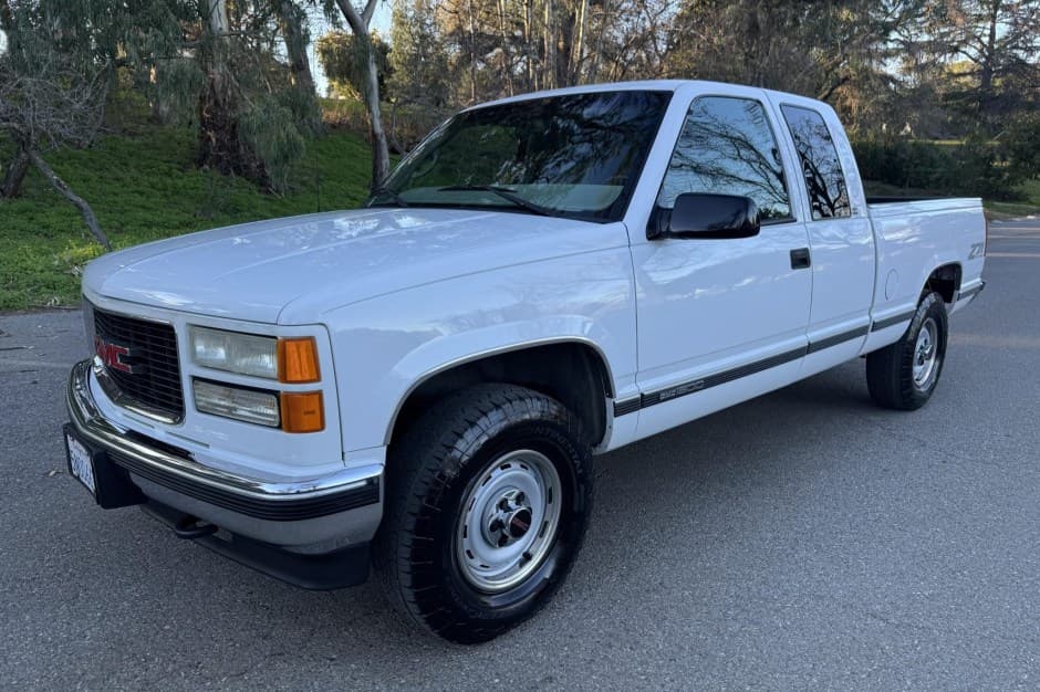 1997 GMC Sierra (GMT400 1988-2002) sold for $10,750