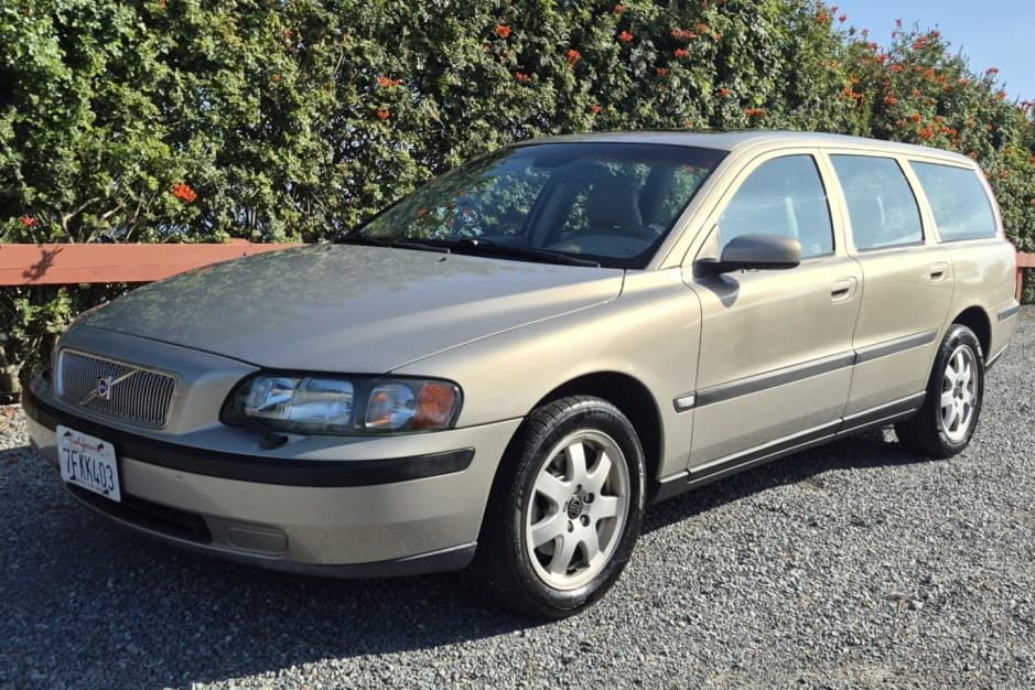 2004 Volvo V70 sold for $4,250