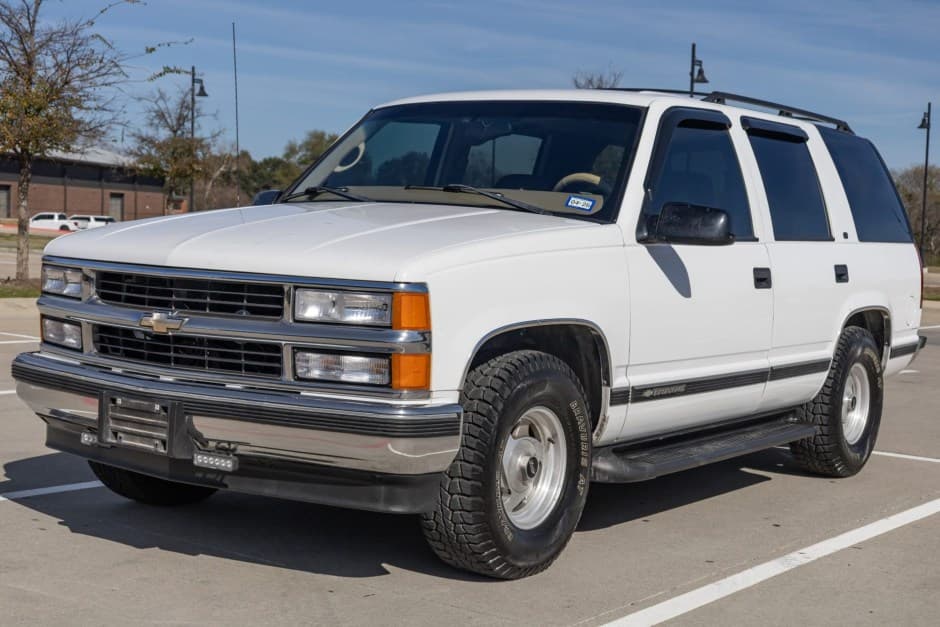 1998 Chevrolet Tahoe GMT400 sold for $8,152
