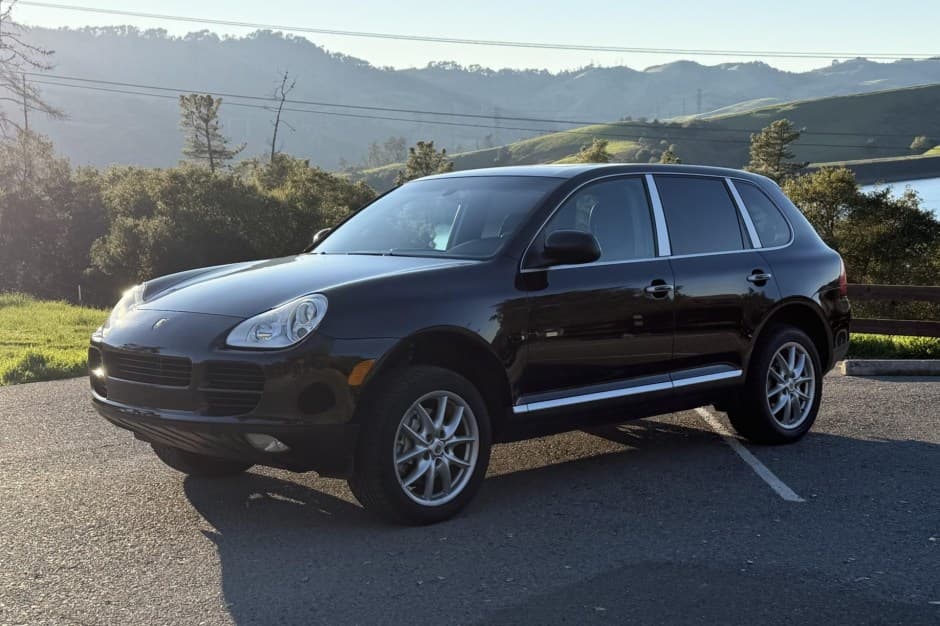 2004 Porsche 955/957 Cayenne (2003-2010) sold for $15,750
