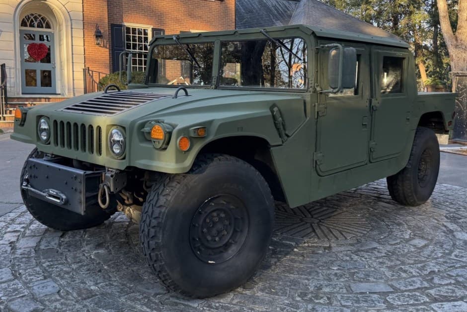 2004 Hummer HMMWV/Humvee sold for $27,750