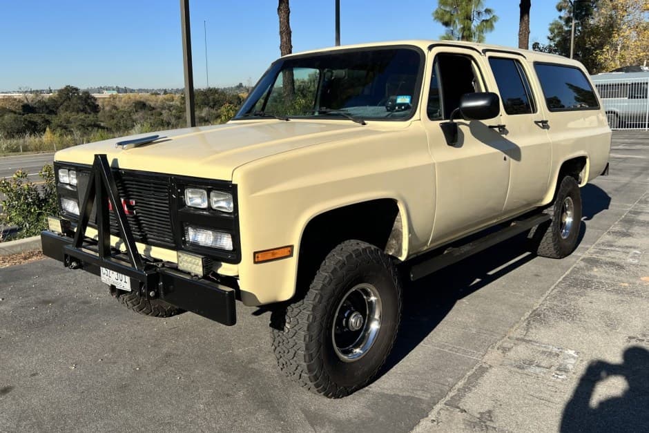 1986 GMC Suburban (1973-1991) sold for $8,500