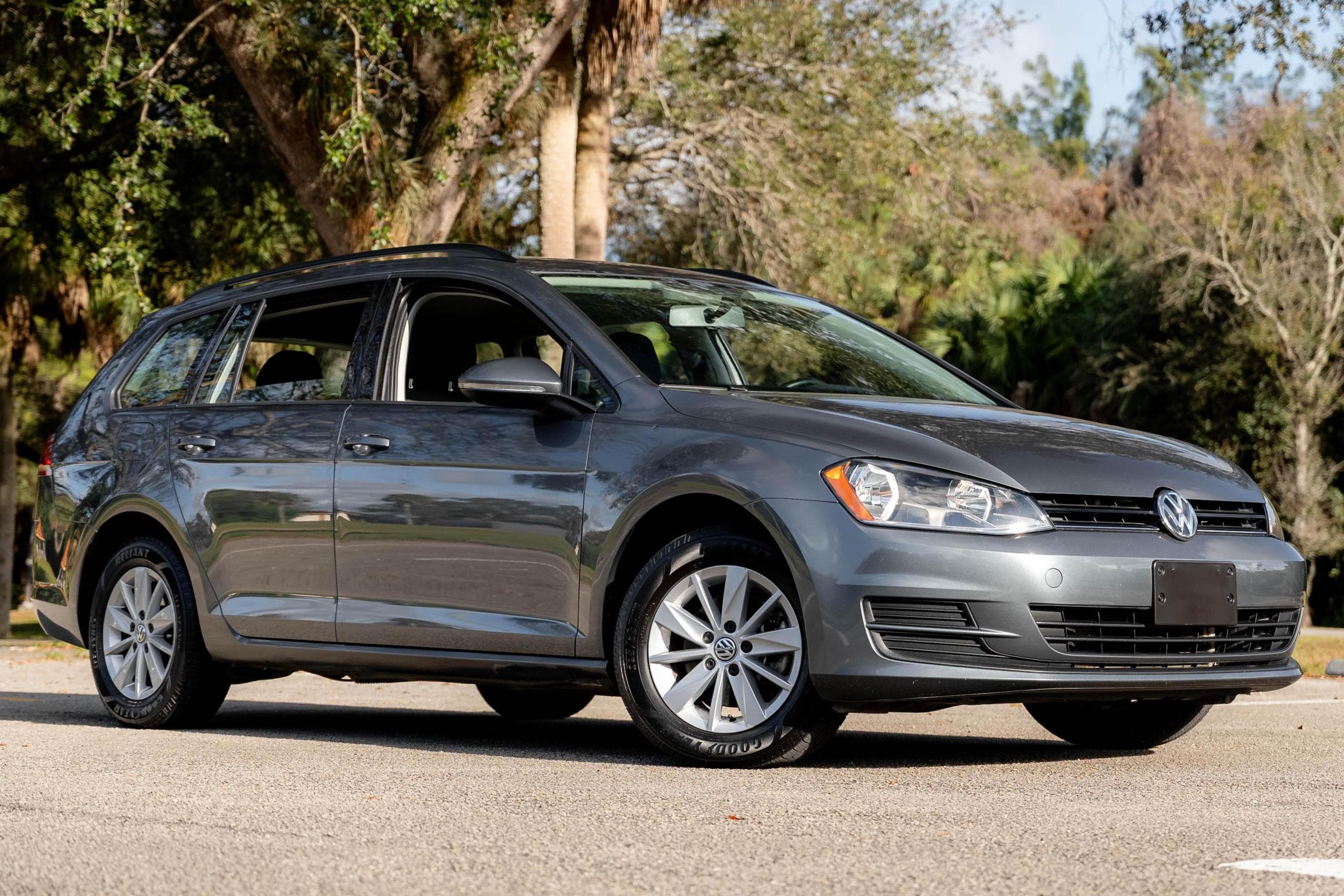 2016 Volkswagen Golf sold for $11,500