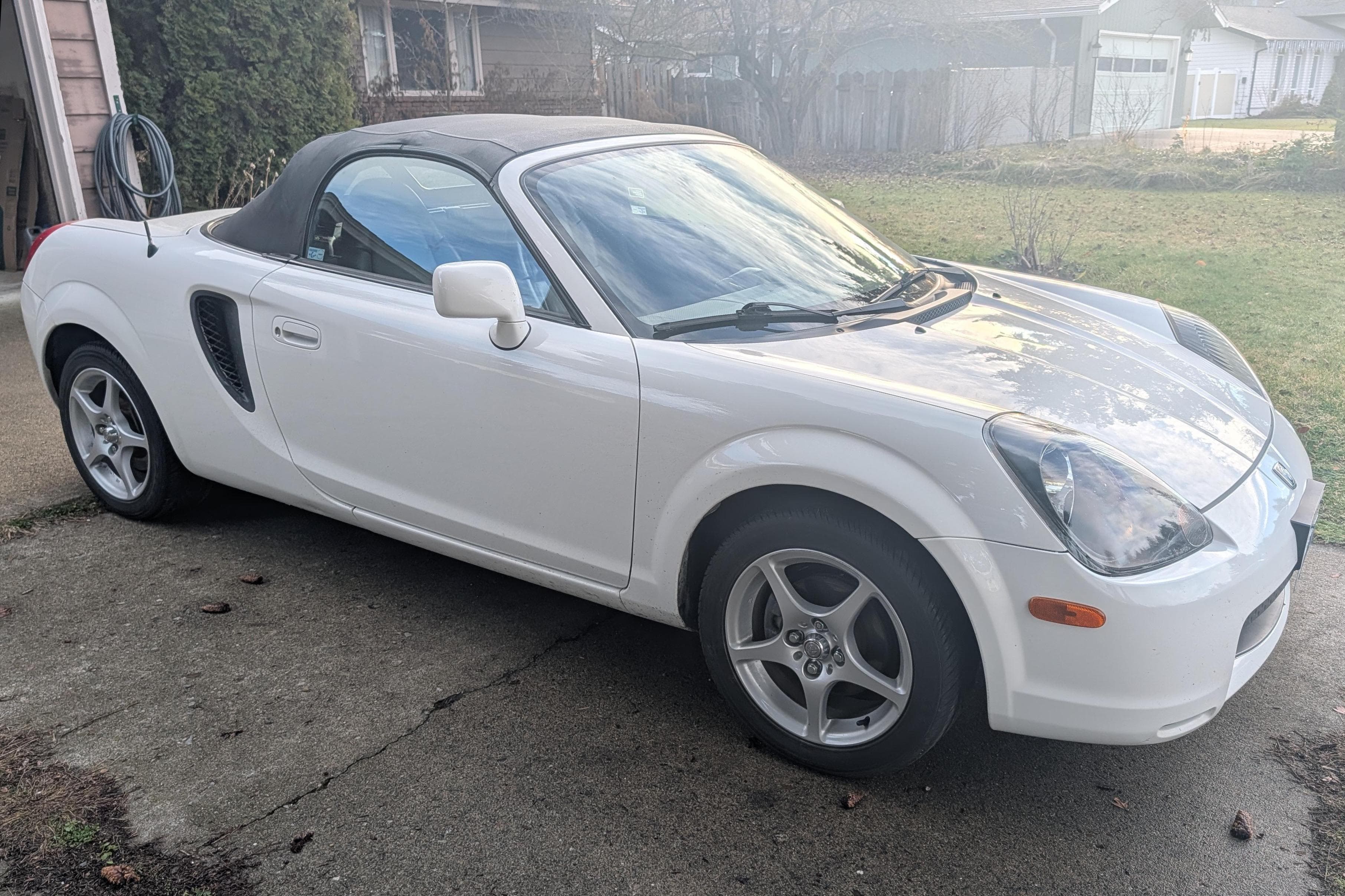 2000 Toyota MR2 Spyder sold for $7,400