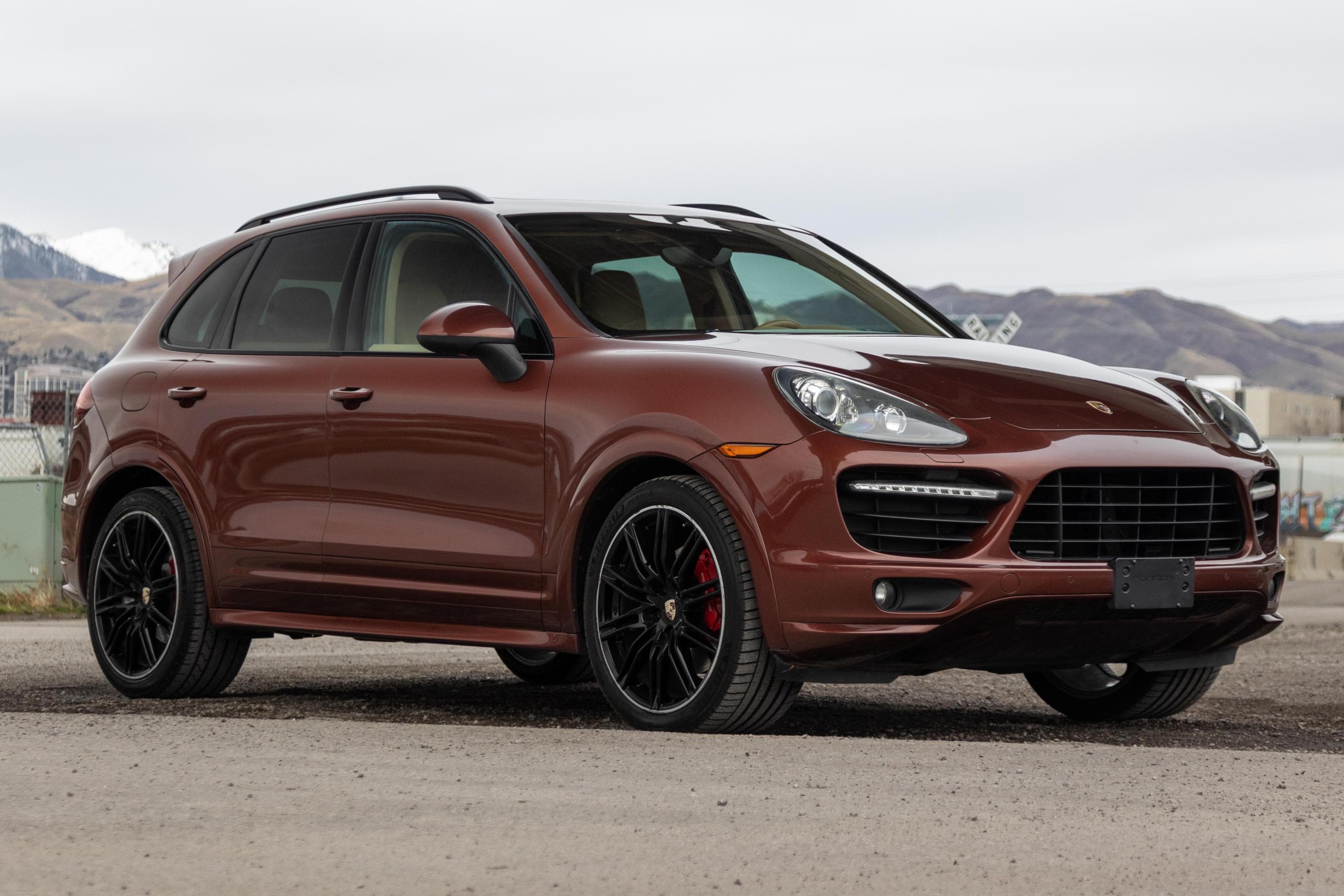 2013 Porsche Cayenne sold for $17,208