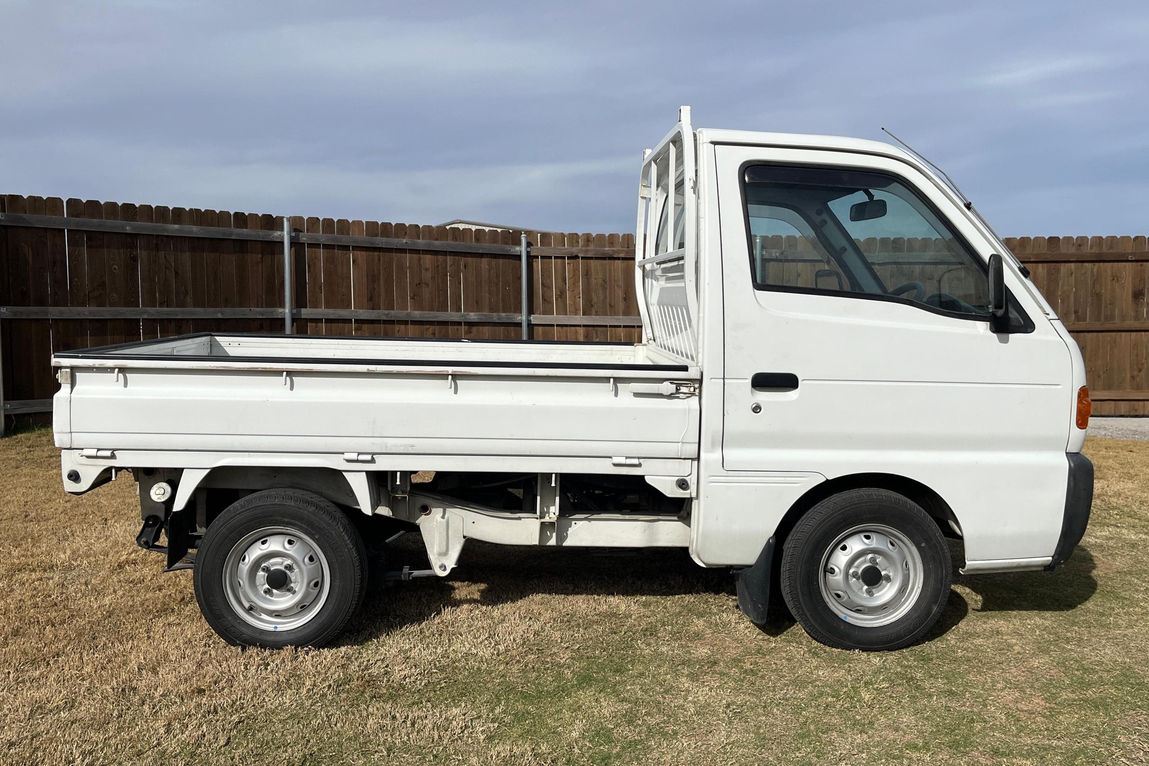 1995 Suzuki Carry Truck sold for $7,000