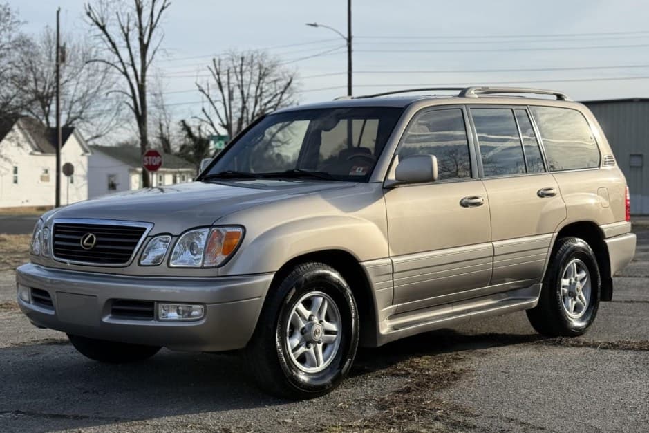 2000 Lexus LX470 sold for $9,300