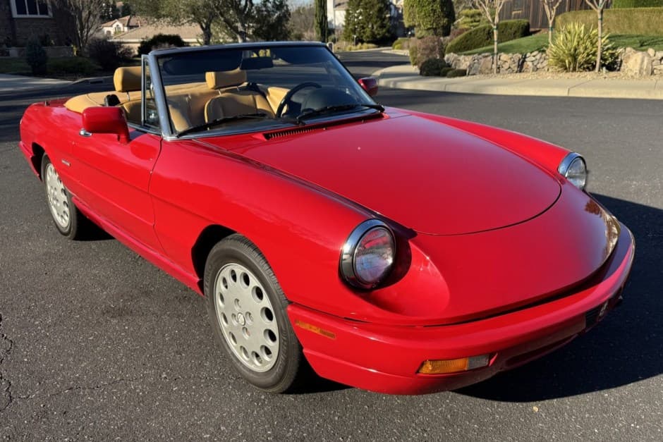 1991 Alfa Romeo 105/115 Spider Series 4 sold for $11,500