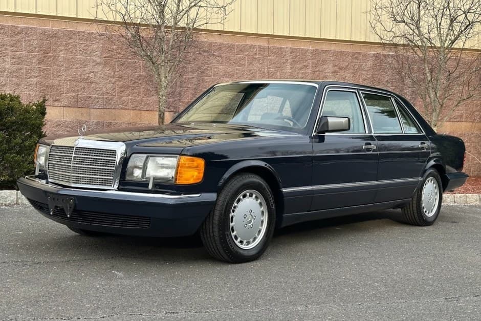 1990 Mercedes-Benz W126 S-Class sold for $33,250