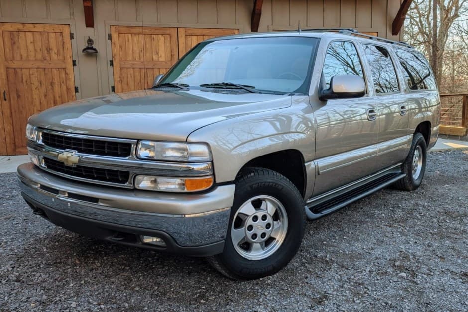 2002 Chevrolet Suburban (GMT800 2000-2006) sold for $19,500