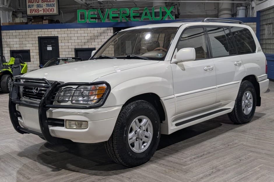 2000 Lexus LX470 sold for $17,550