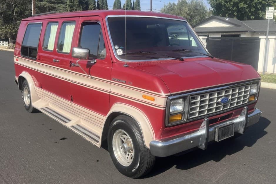 1990 Ford Econoline Van sold for $6,890