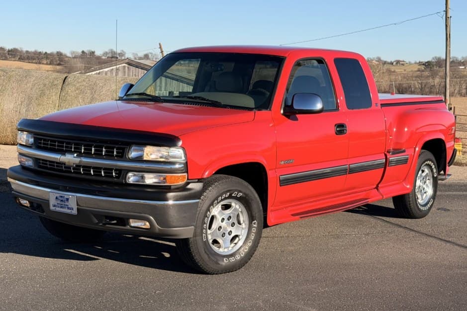 1999 Chevrolet Silverado GMT800 (1999-2007) sold for $17,165