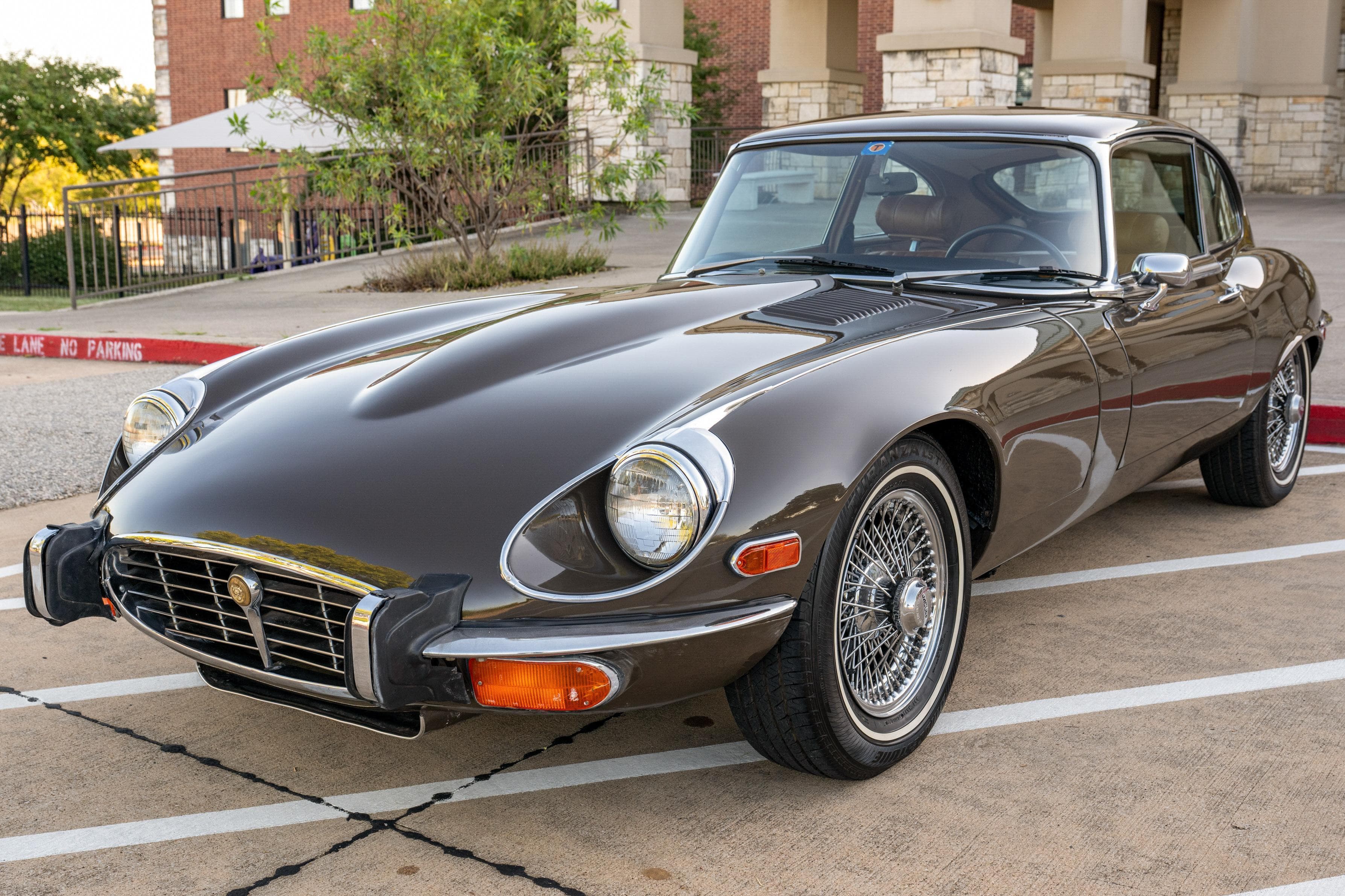 1973 Jaguar XKE sold for $34,333