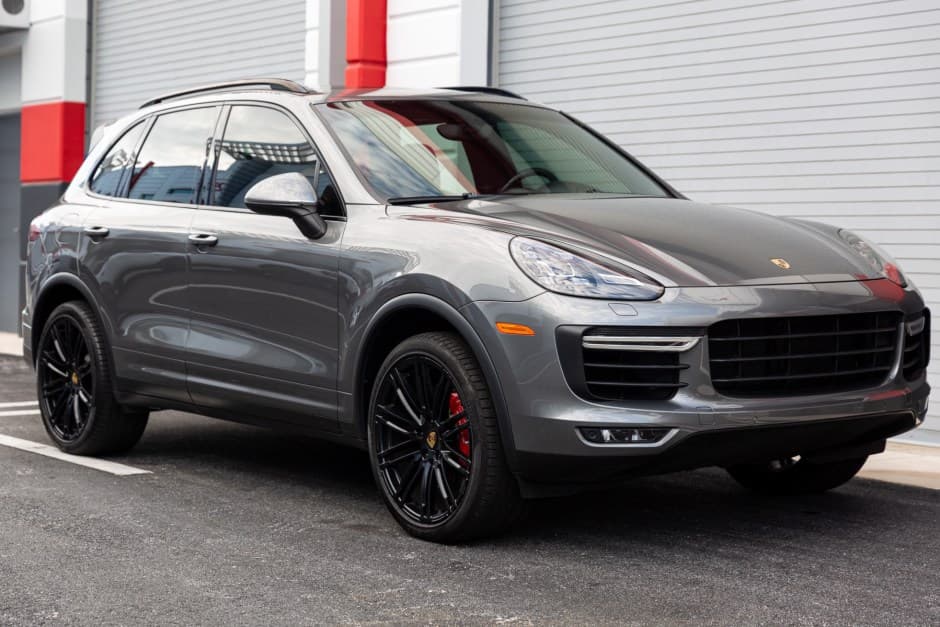 2016 Porsche 958 Cayenne (2011-2018) sold for $30,000