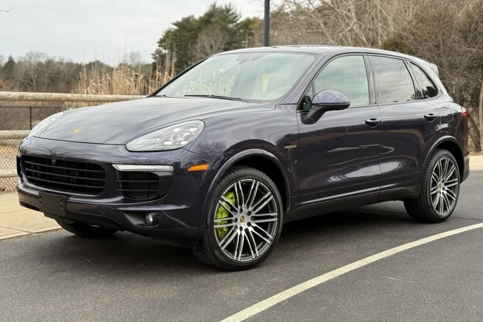 2017 Porsche 958 Cayenne (2011-2018) sold for $19,000