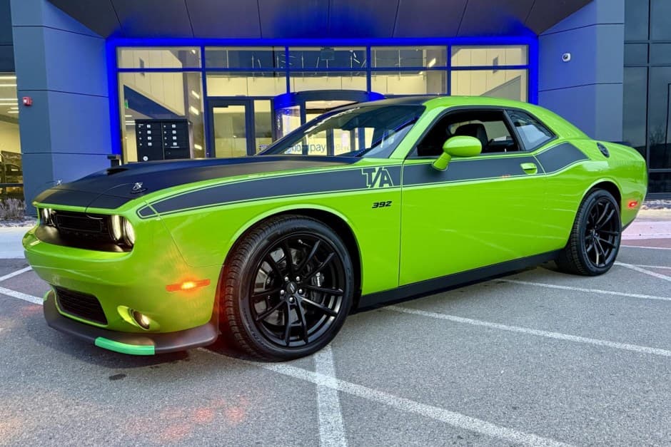 2017 Dodge Challenger SRT8 & 392 sold for $49,392
