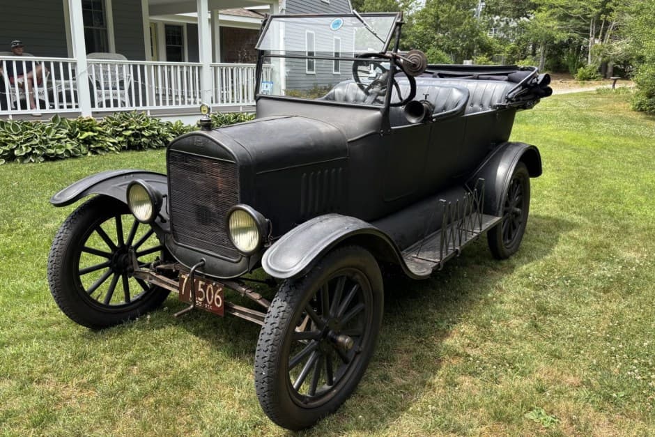1924 Ford  sold for $8,550