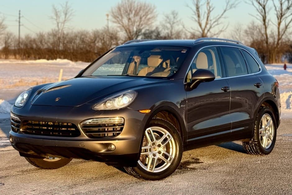 2014 Porsche 958 Cayenne (2011-2018) sold for $23,000