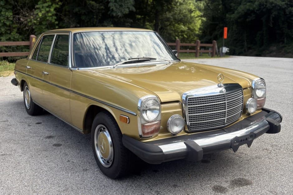 1975 Mercedes-Benz W114 & W115 sold for $8,300