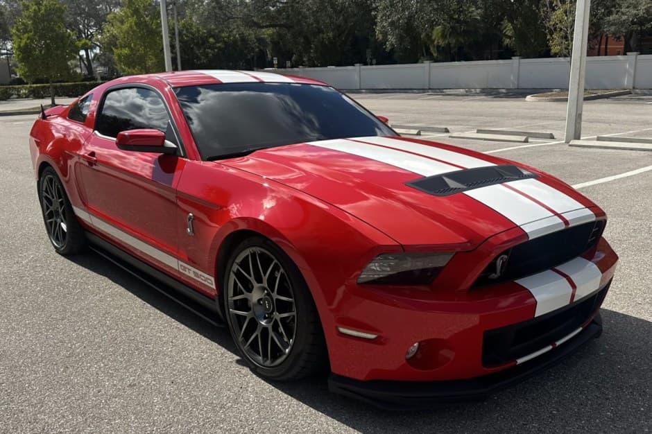 2011 Ford Mustang S197 2005-2014 sold for $28,001