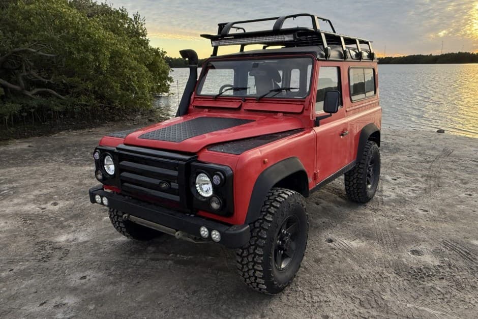 1996 Land Rover 90 / Defender 90 (Euro Spec) sold for $12,900