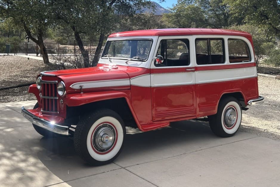 1961 Willys Jeep Wagon sold for $16,500
