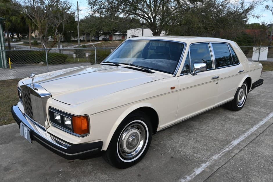 1985 Rolls-Royce SZ Silver Spirit & Silver Spur sold for $9,101