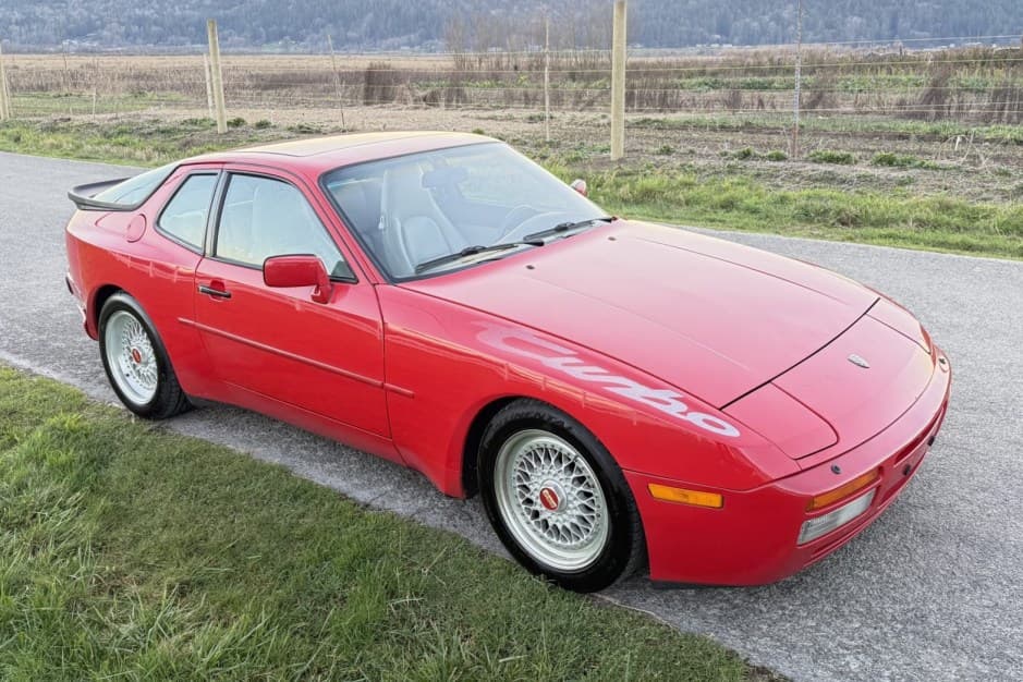 1986 Porsche 944 Turbo sold for $16,944